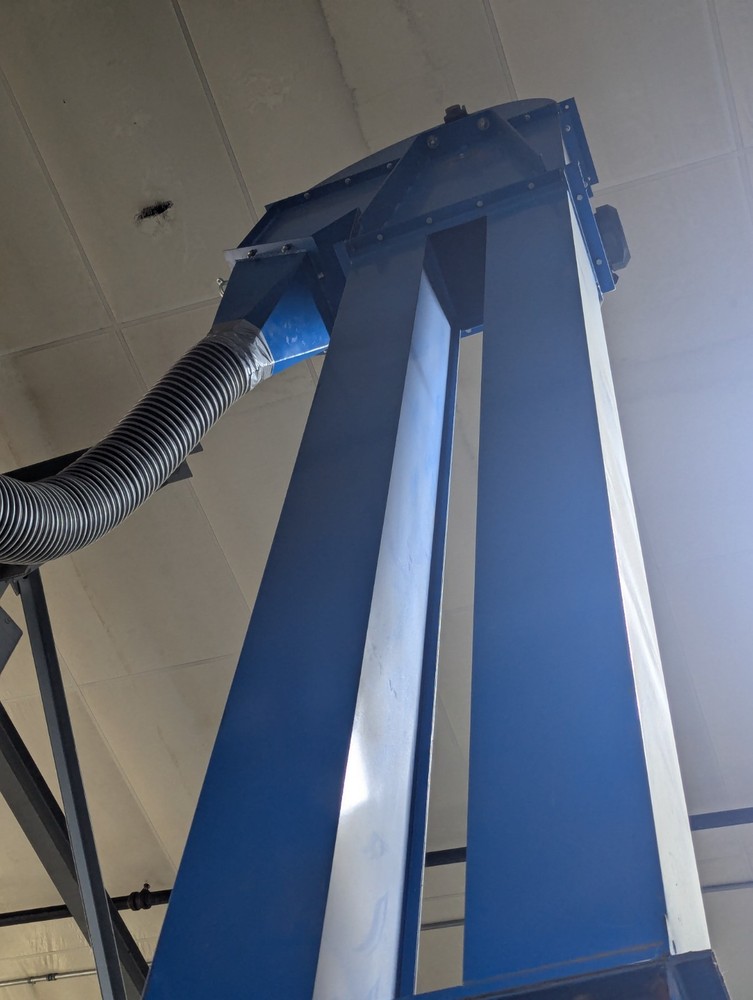 BUCKET ELEVATOR - 24' Universal Industries