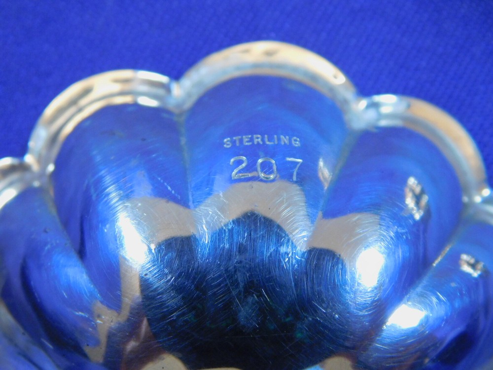 UNKNOWN MAKER TRI SHELL PATTERN STERLING SILVER NUT DISH - EXCELLENT CONDITION K