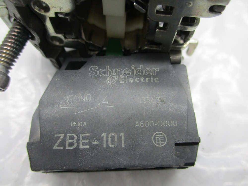 SCHNEIDER ELECTRIC ZBE-101 SELECTOR SWITCH BLACK UNMP