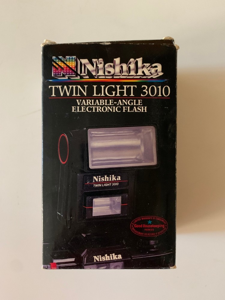 Nishika Twin Light 3010 Variable Angle Electronic Flash, it does NOT turn on
