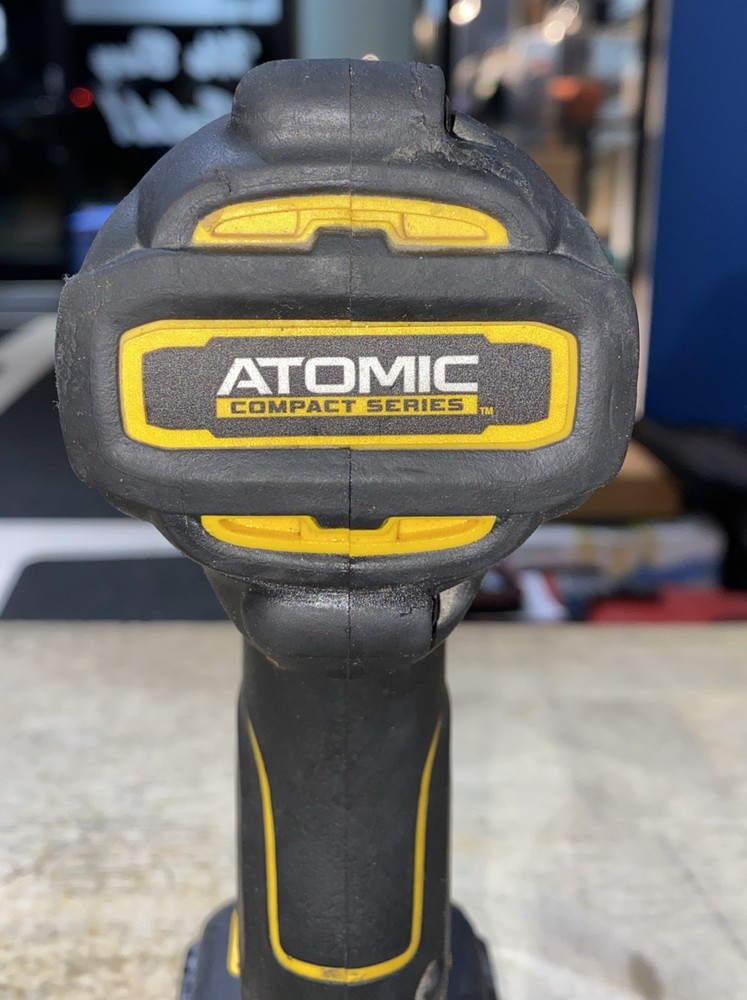 Dewalt Atomic 20V Max Brushless 1/4" Impact Driver Kit w/ Battery & Bits- DCF809