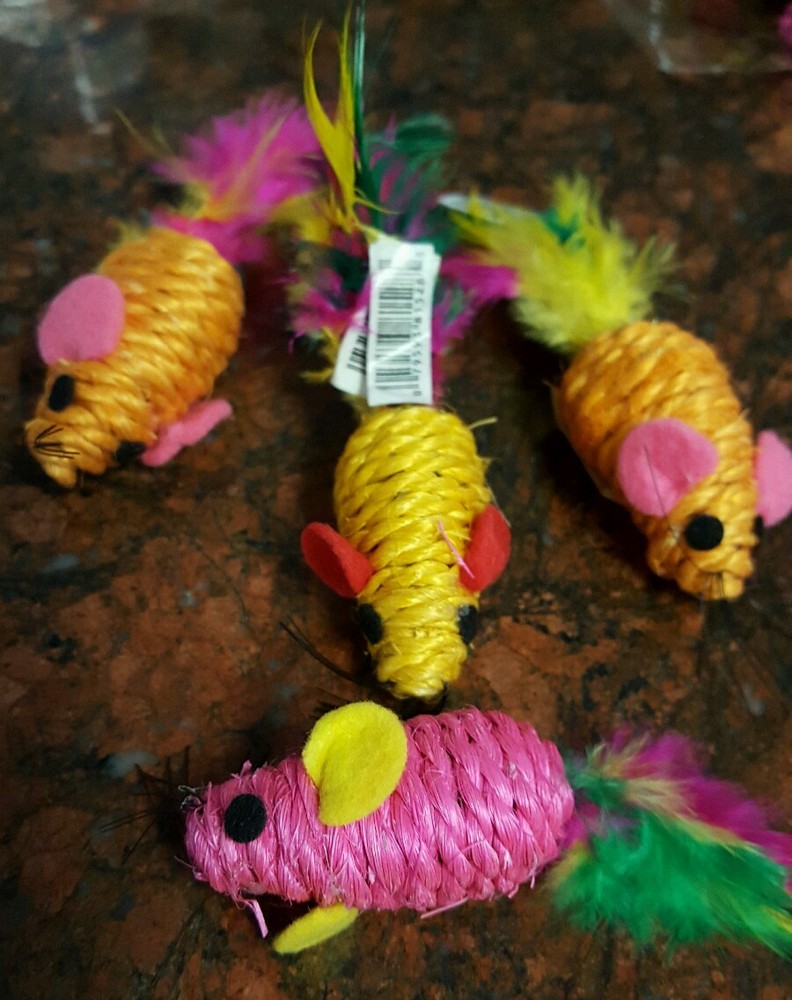 CAT TOY, SISAL MOUSE W/ FEATHERED TAIL