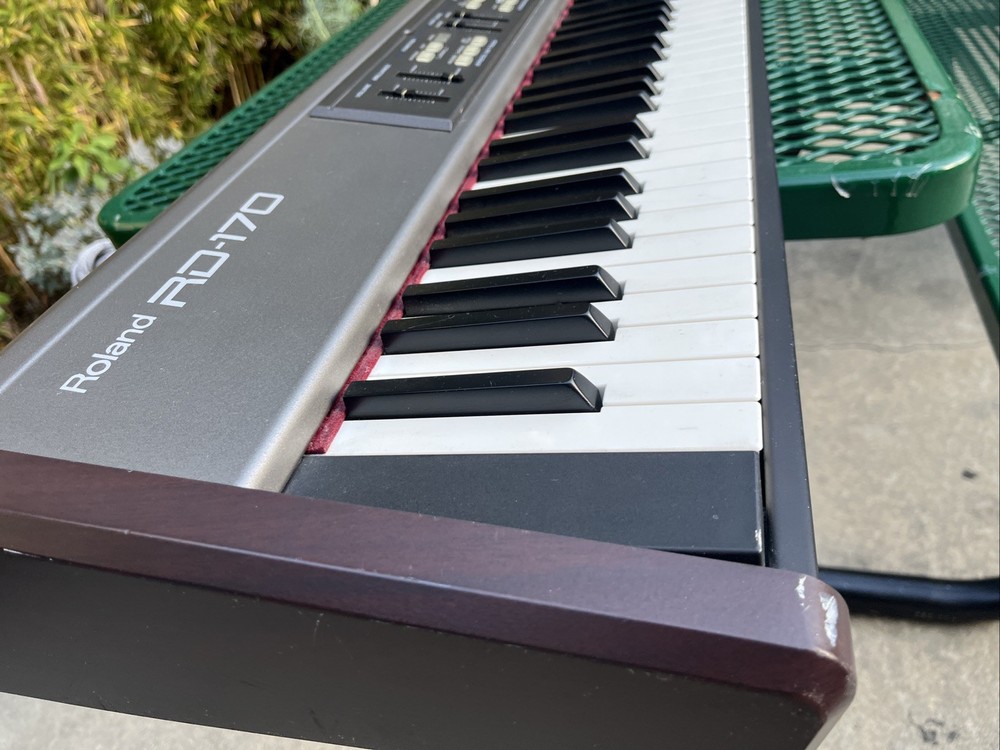 Roland RD-170 Read