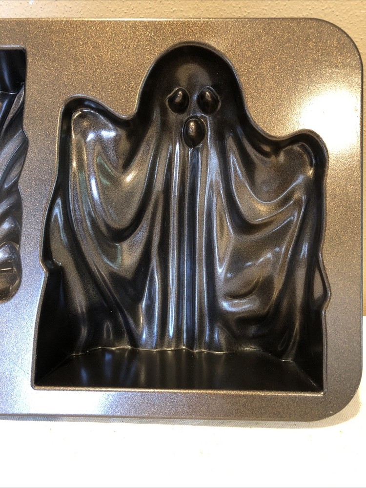 Nordic Ware Ghost Pan Halloween 10cups/2.3 Ltrs 9” Ghosts