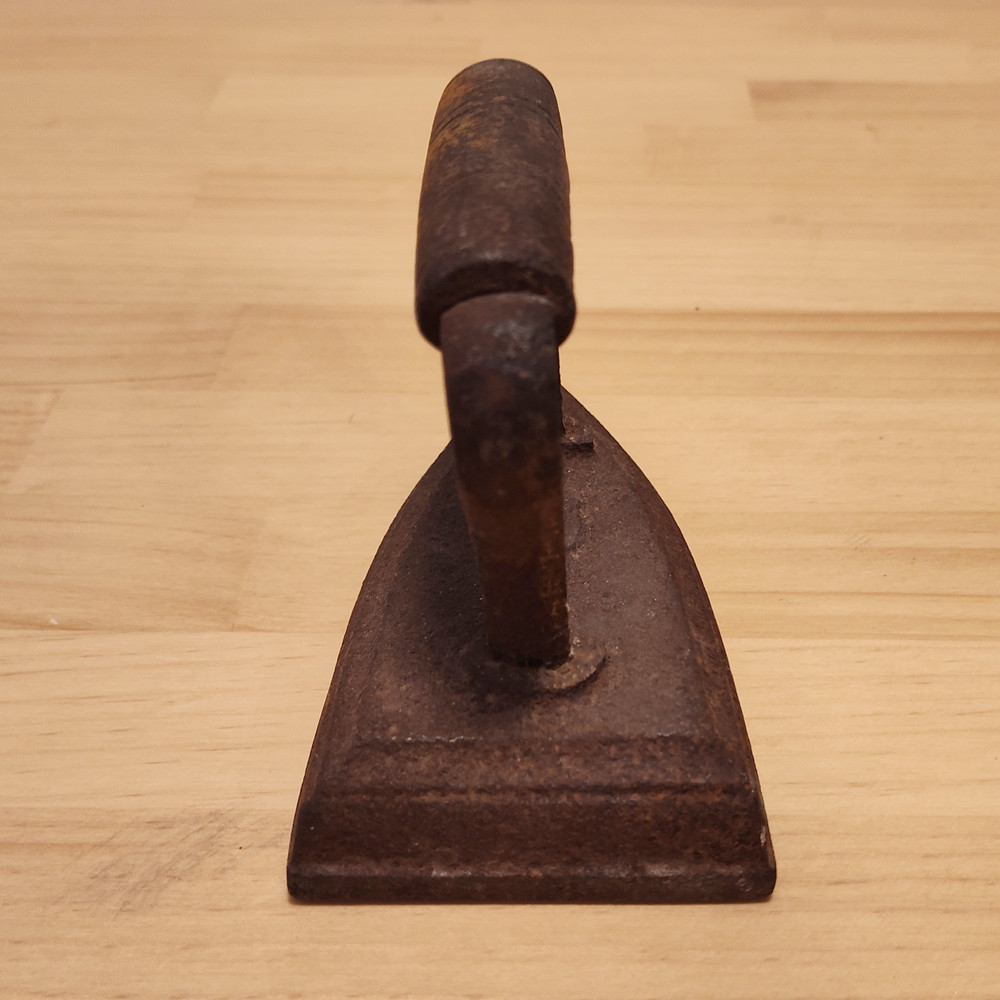 Vintage Sad Iron Number 5