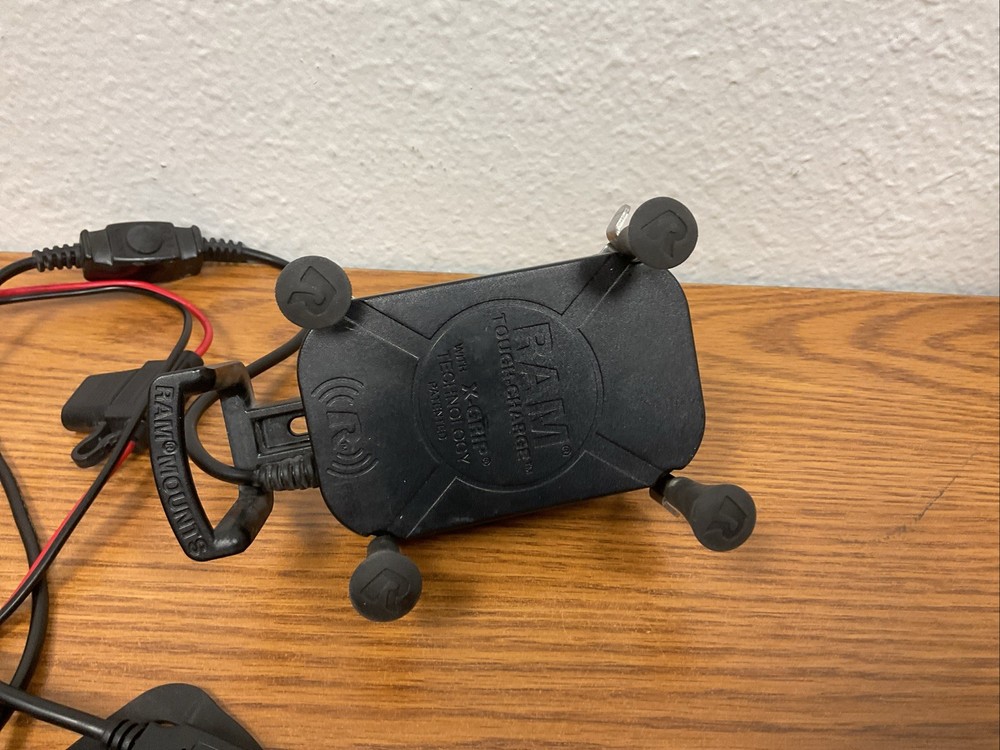 RAM Mounts U-Bolt Quick-Grip Mount With Wireless Charging READ DESCRIPTION