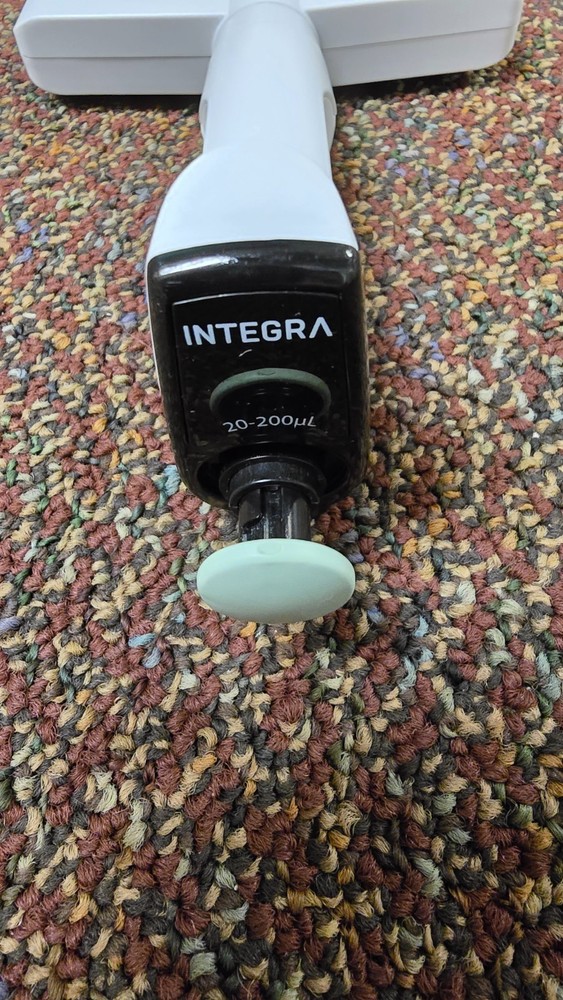 Integra Evolve Pipette, Multi-Channel, 200ul. Used, great condition