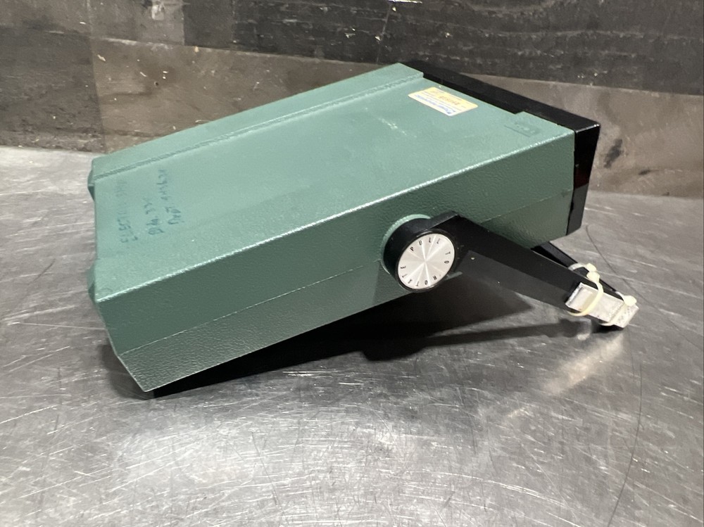 Fluke 8600A Digital Voltmeter Multimeter. Used Surplus