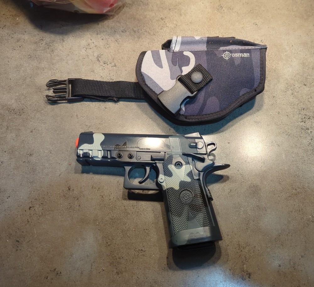 CROSMAN STINGER P-36 6mm BB Pistol Preowned.