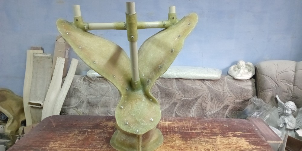 Polyurethane flexible mold with a plastic frame An eagle with outstretched wings