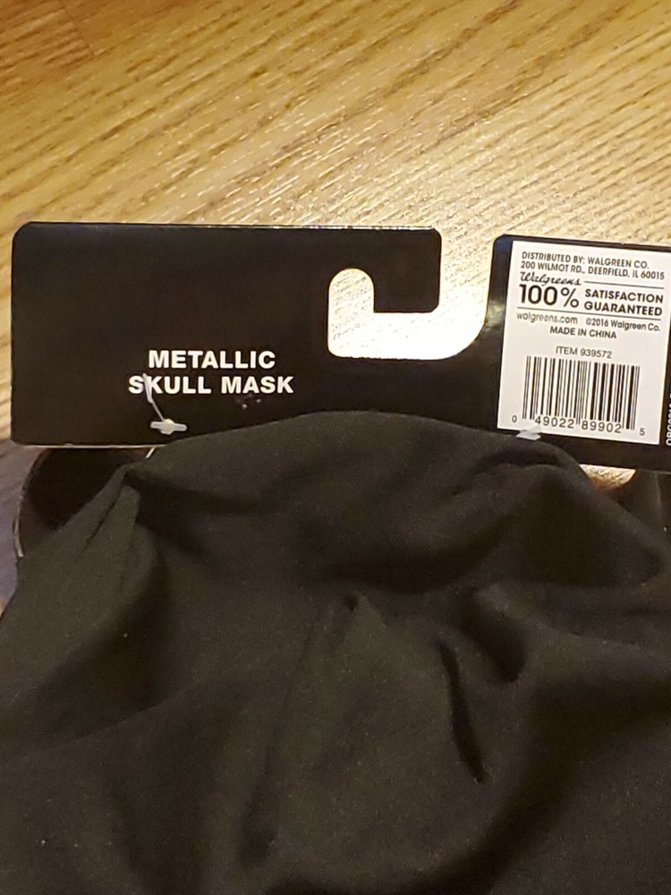 Looking Spooky Adult Metallic Mask