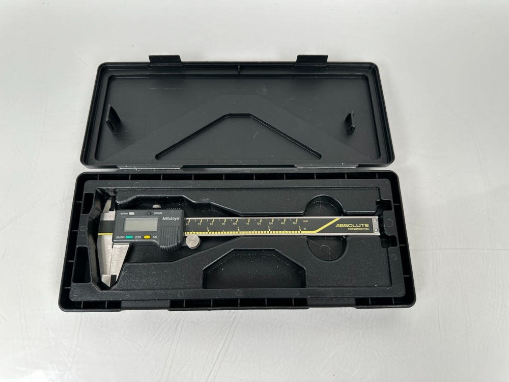 Mititoyo CD-6"CS, Absolute Digimatic, Metric/SAE Calipers w/ Case