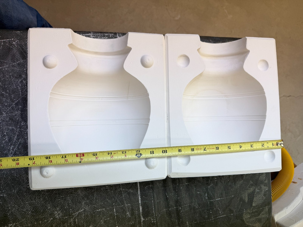 VINTAGE NO BRAND NAME CERAMIC MOLD #38 VASE