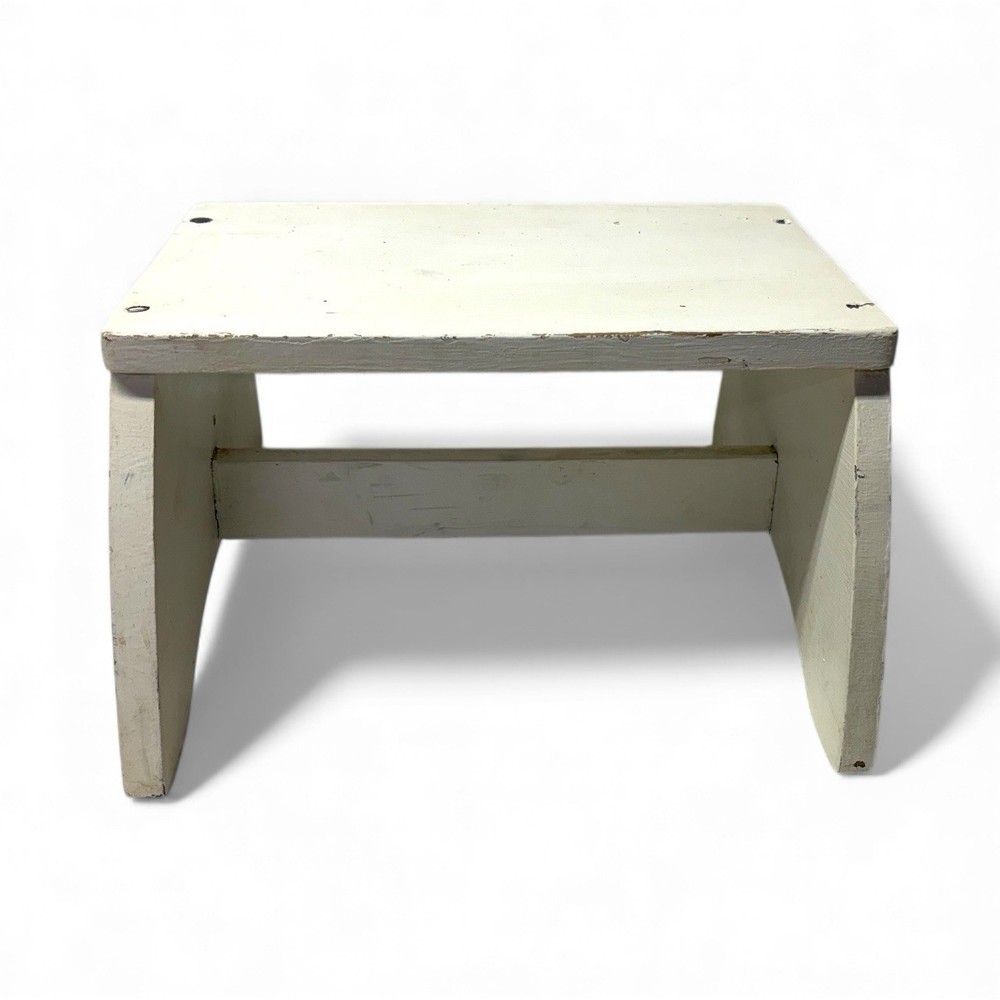 Vintage Wooden Step Stool – Farmhouse Display Riser – Rustic White Footstool