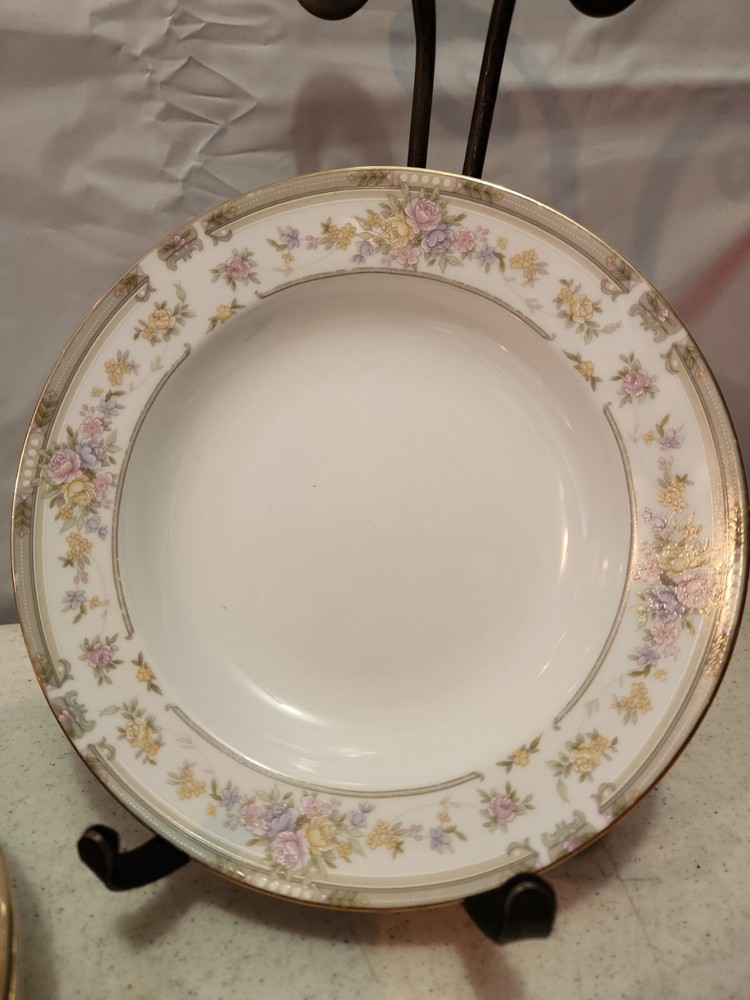 5 Farberware Salad Bowls "South Hampton "