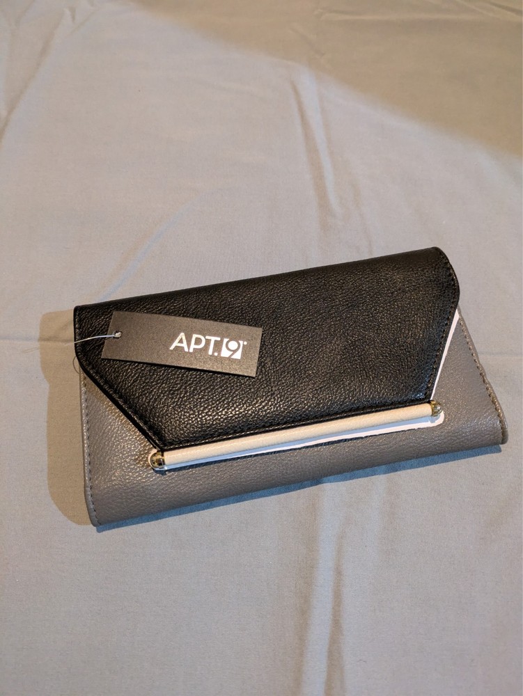 Apt 9 Woman's Clutch Wallet