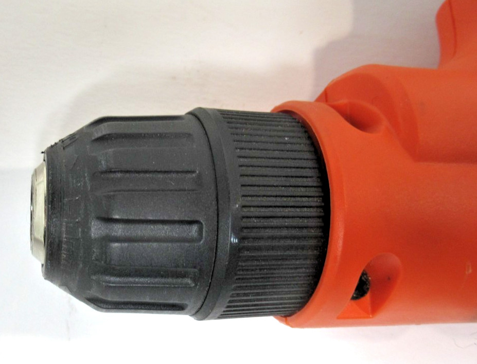 BLACK & DECKER 5.5 AMP DRILL 3/8" KEYLESS CHUCK WITH CORD & BIT