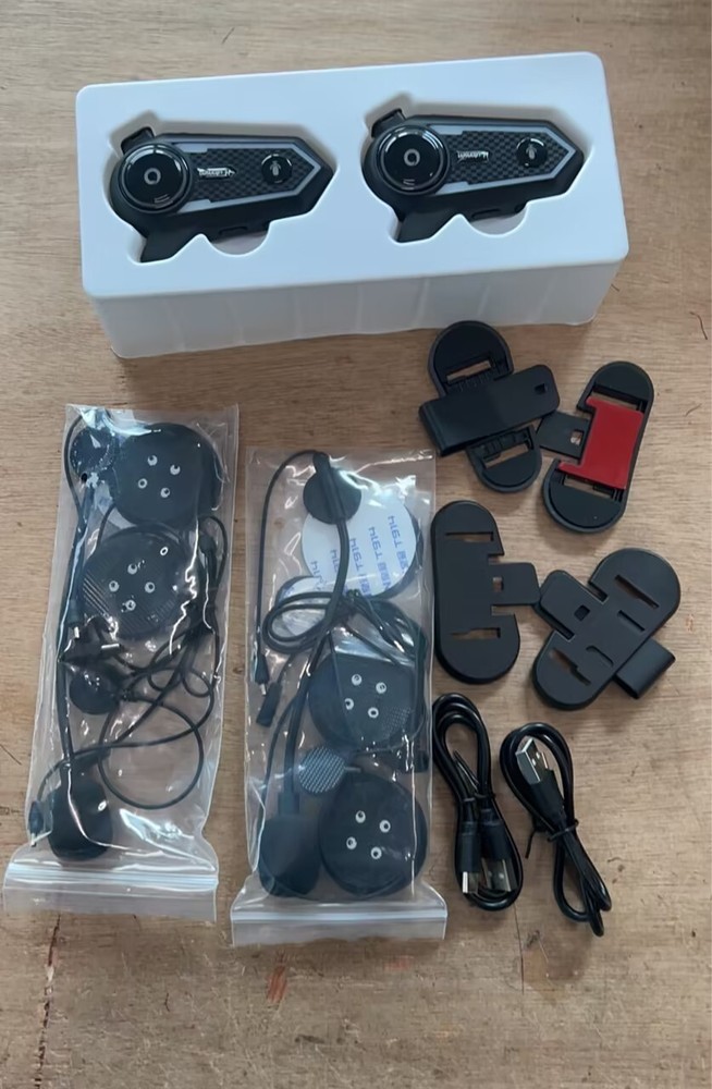 2x 1000M Wireless Interphone & Mic Motorcycle Bluetooth Headset Helmet Intercom