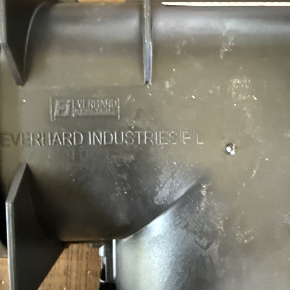 Everhard Industries EasyDRAIN COMPACT CORNER CHANNEL WITH 80mm POLYMER GRATE