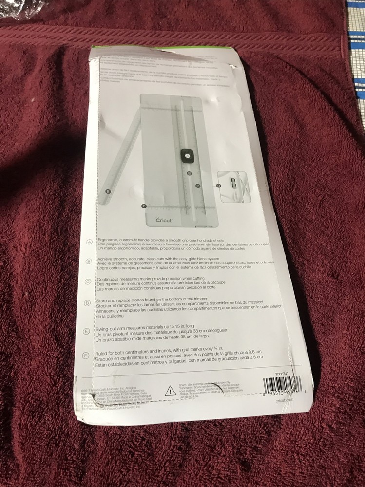 cricut portable trimmer Easy-Glide System New damaged box