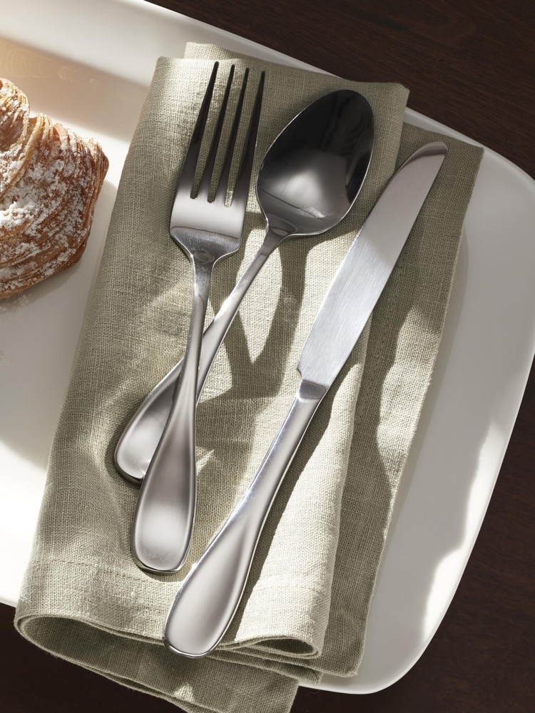 Oneida H003020A Voss 20 Piece Everyday Flatware Set, 3.35 LB, Metallic