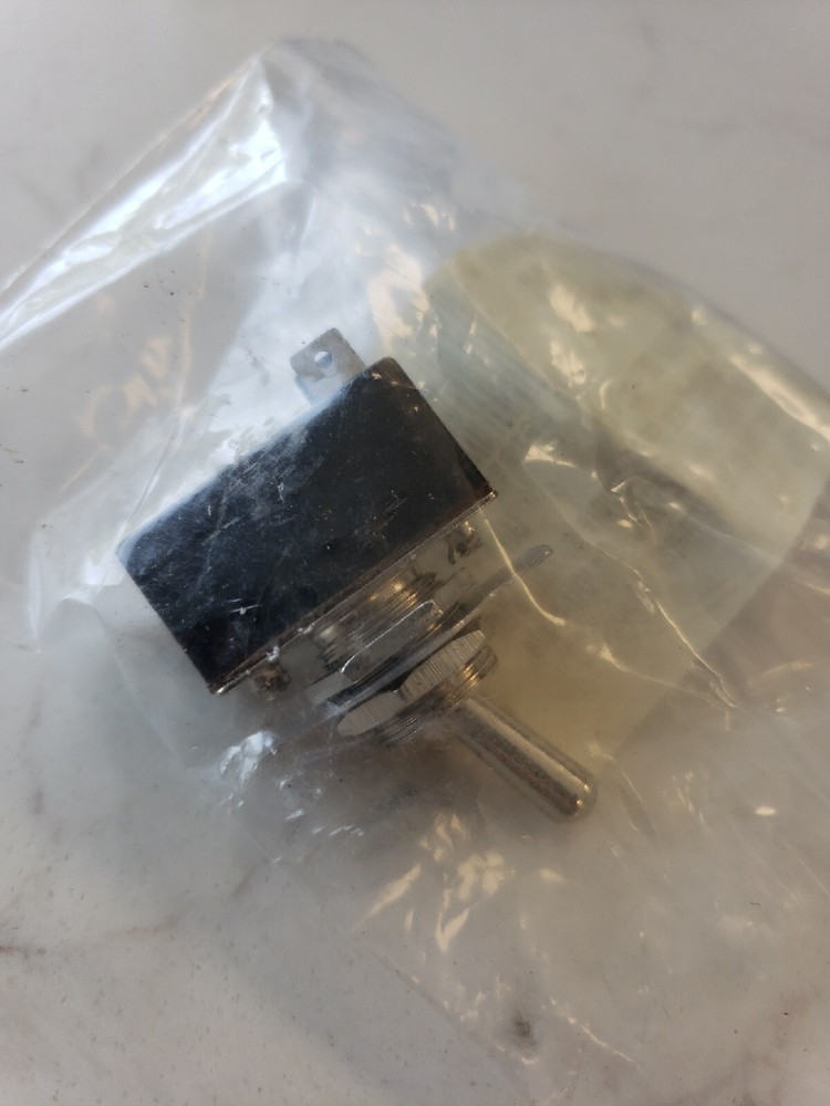 GC Electronics 35-064 ON OFF Switch Duty Bat Handle Toggle 3A 125V