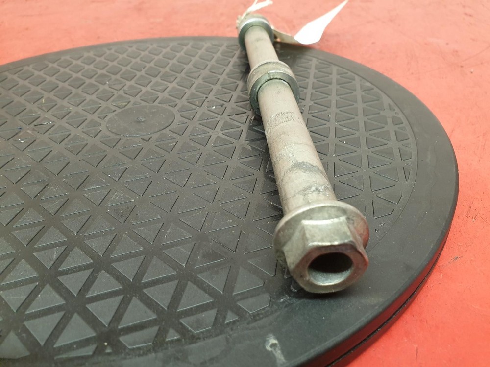 YAMAHA XSR700 FRONT SPINDLE 2022