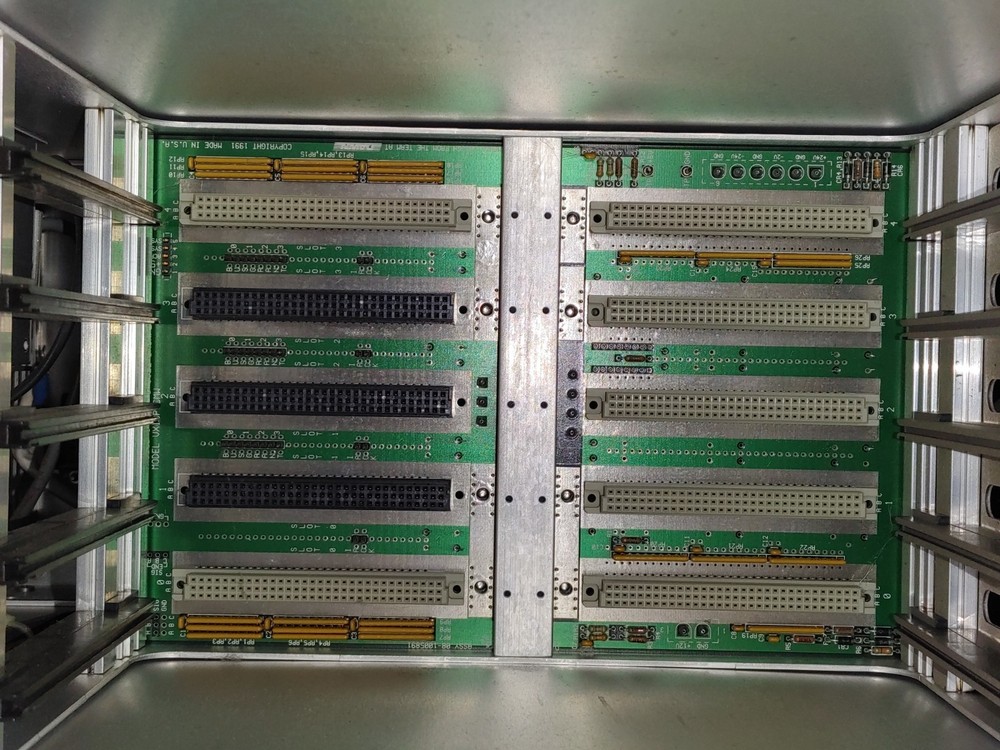 HP HEWLETT PACKARD E1725A Time Interval Analyzer Chassis Only