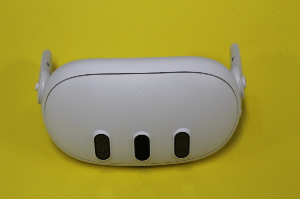 READ- Meta Quest 3 128GB VR Headset Only (No Controllers) Works Great!!!