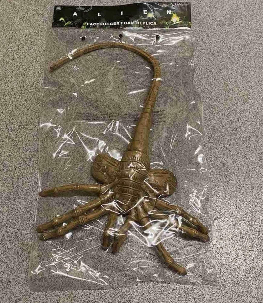 NECA ALIEN REPLICA Life-size Facehugger  1:1