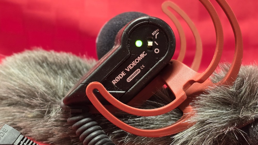 RØDE VideoMic Directional Microphone w/ DeadCat Windshield Tested