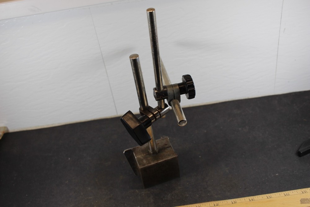 Magnetic Indicator Base with 1/2" Rods