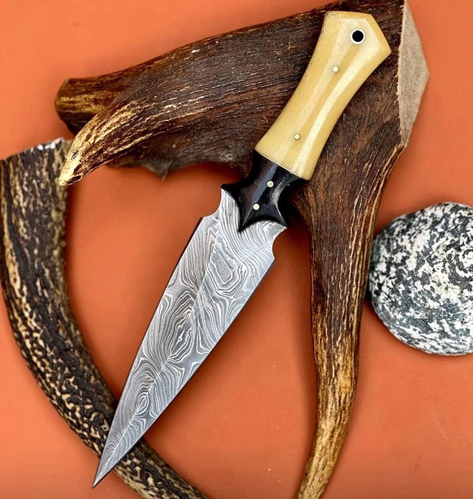 Handmade Damascus Fixed Double-Edged Blade Dagger Knife Bone-bull Horn Handle
