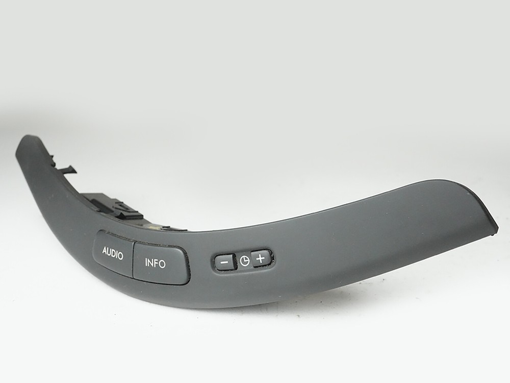 2004 - 2008 Chrsyler Pacifica Audio Information Control Switch Bezel OEM