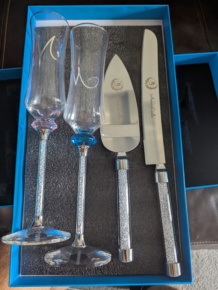 Amo Leale Wedding  Champagne Cake Set