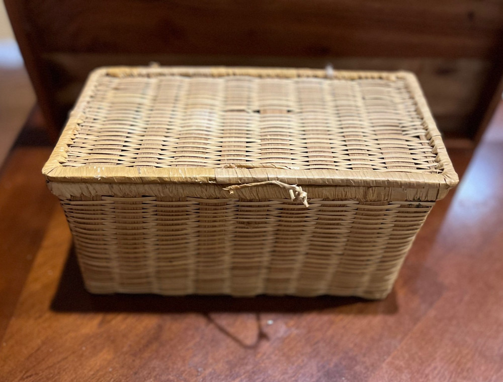 Vintage Wicker Storage Basket with Hinged Lid – Rectangular Organizer 10x5.5x5