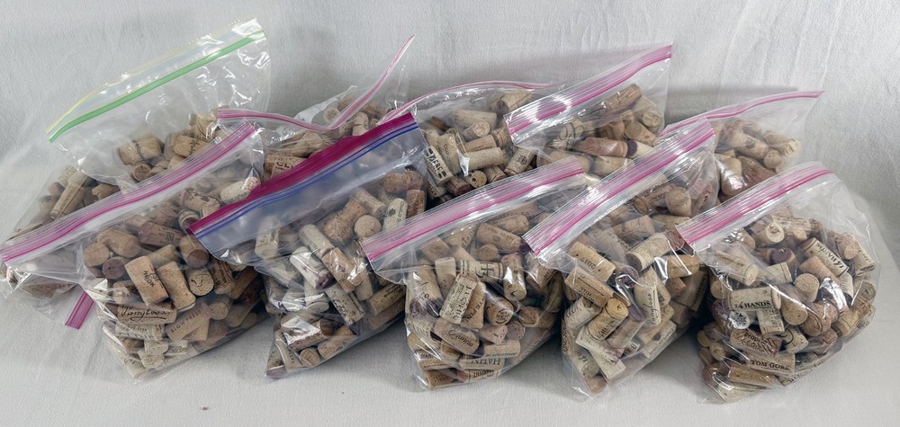 Lot of 1000 Wine Corks, Assorted Brands w/ Additional 35 Split Corks EUC Crafts