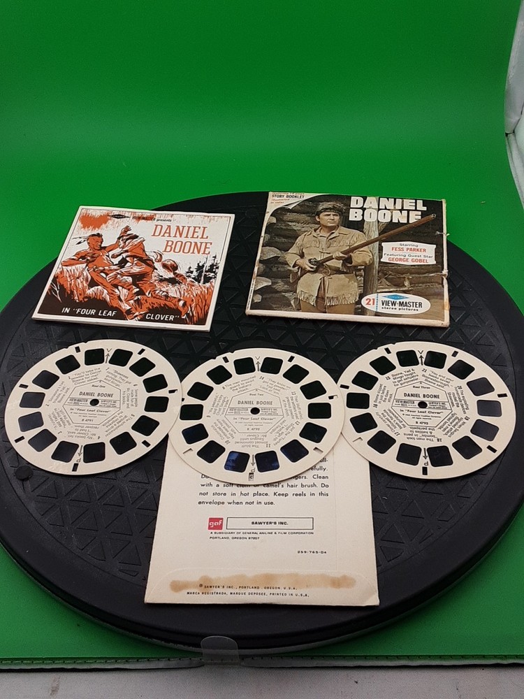 VIEW-MASTER Projector w/3 Complete Packs -Popeye, Peanuts, Daniel Boone Working