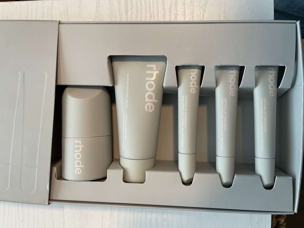 Hailey Bieber rhode complete collection nourished face & lips essentials - NEW!