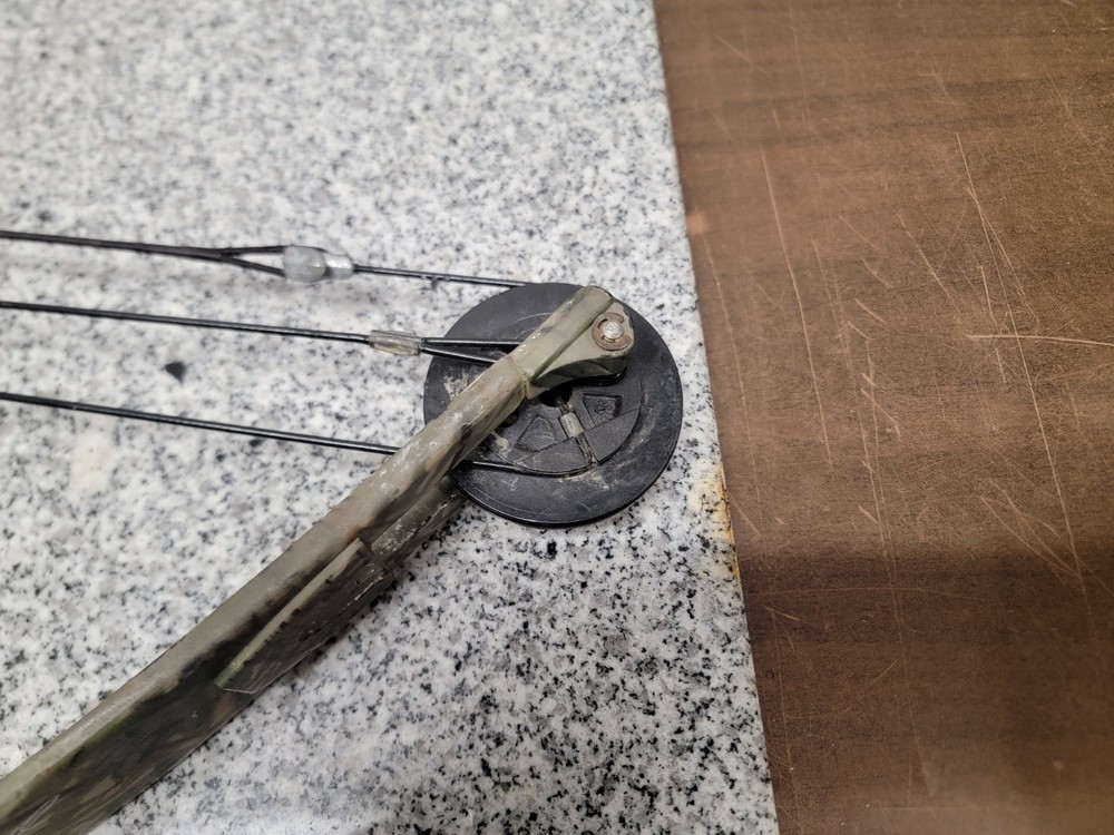 PSE Nova Compound Bow RH Right-Handed 65# Draw Weight