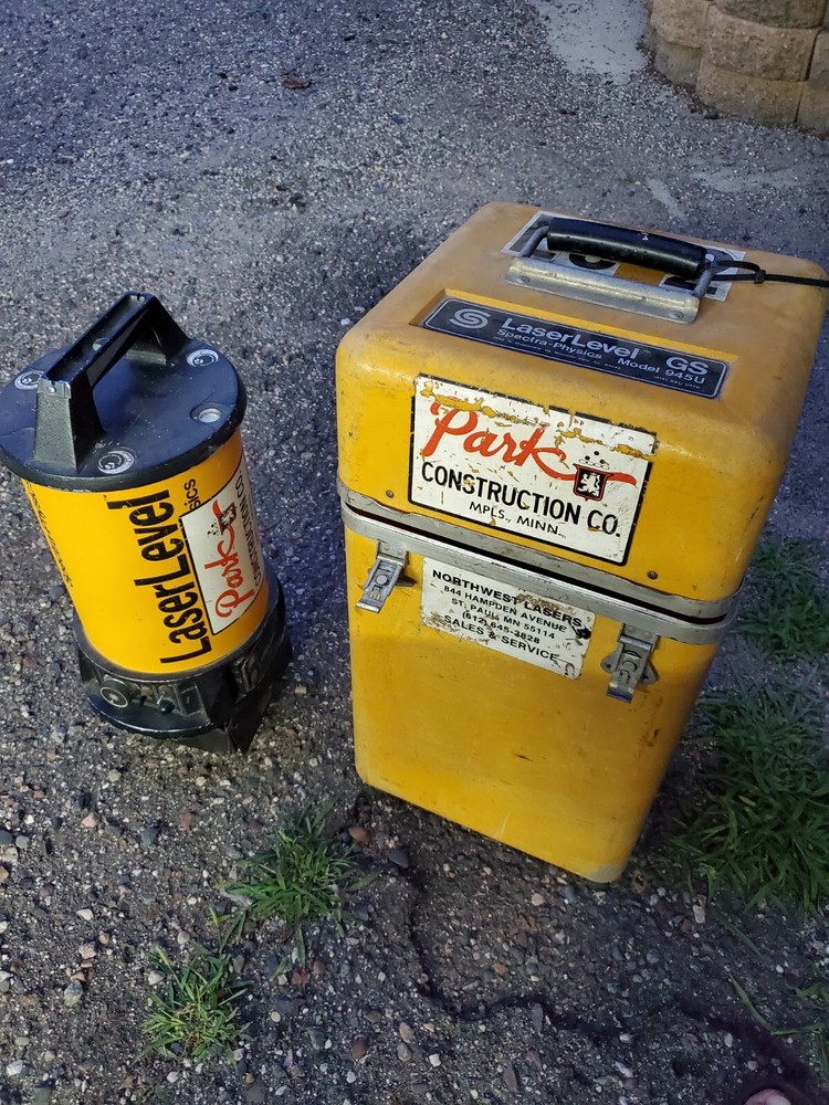 Spectra-Physics 945u Laserplane Transmitter w/ Hard Case Untested As Is