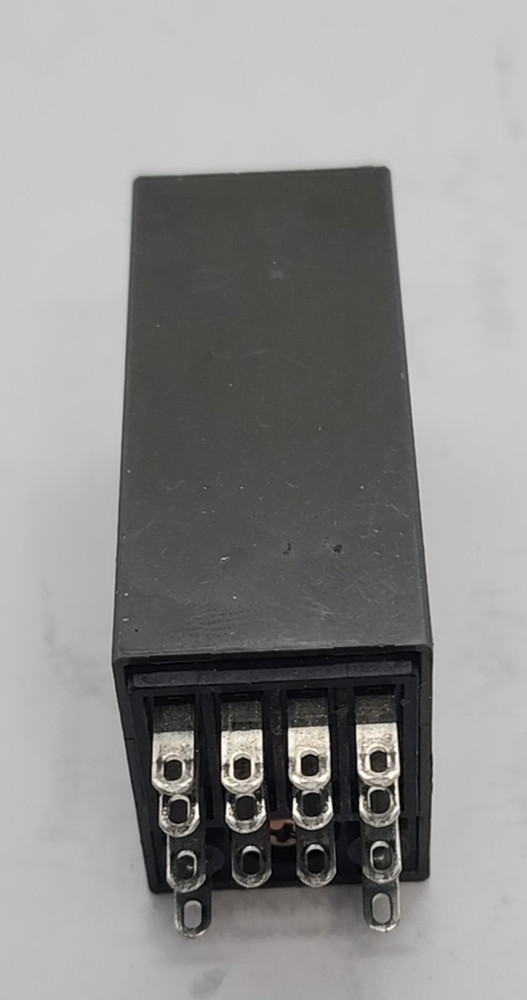 IDEC GT5Y-4SN 24VDC ELECTRONIC TIMER & SOCKET [RC2-4]