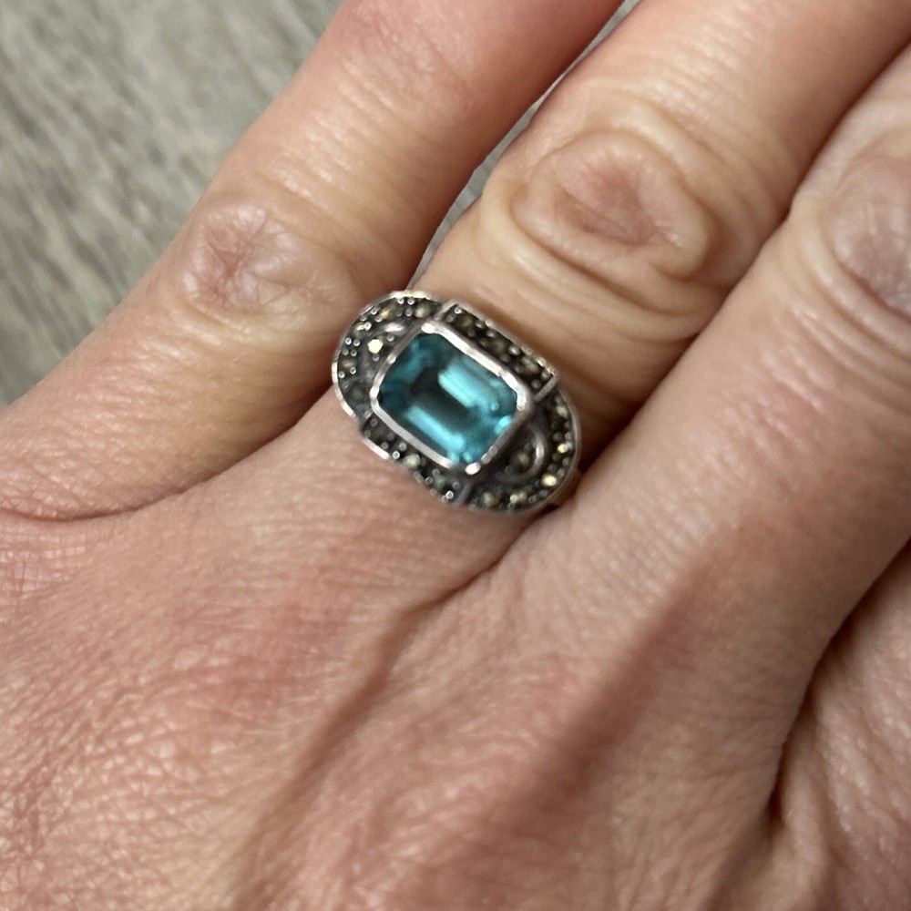 925 Sterling Silver & Topaz Ring Size 5.5