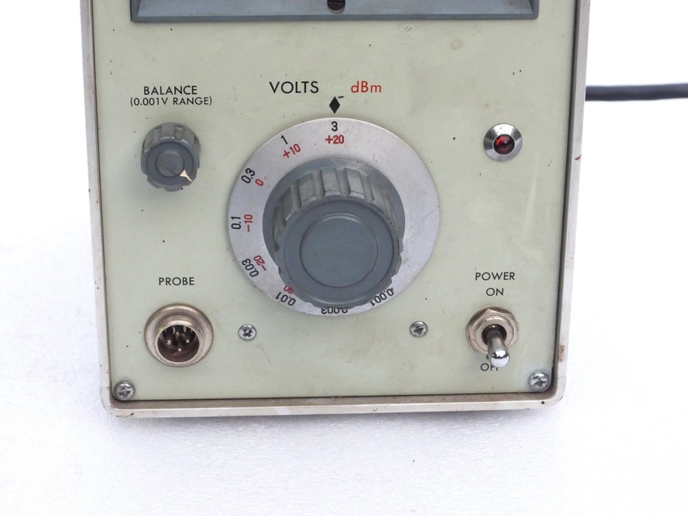 ANRITSU ML69A HIGH-SENSITIVITY ANALOG AC ELECTRONIC VOLTMETER TESTMETER 8-RANGES