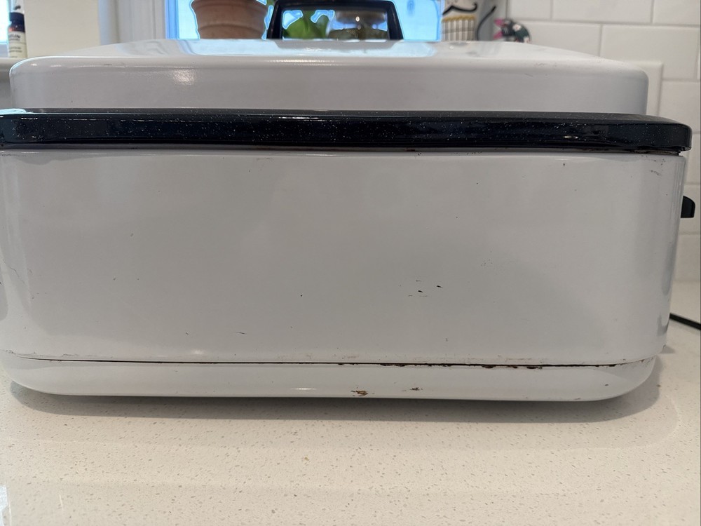 Nesco 18-Quart Roaster Oven 4208-14 White Non Stick Interior - Tested & Working