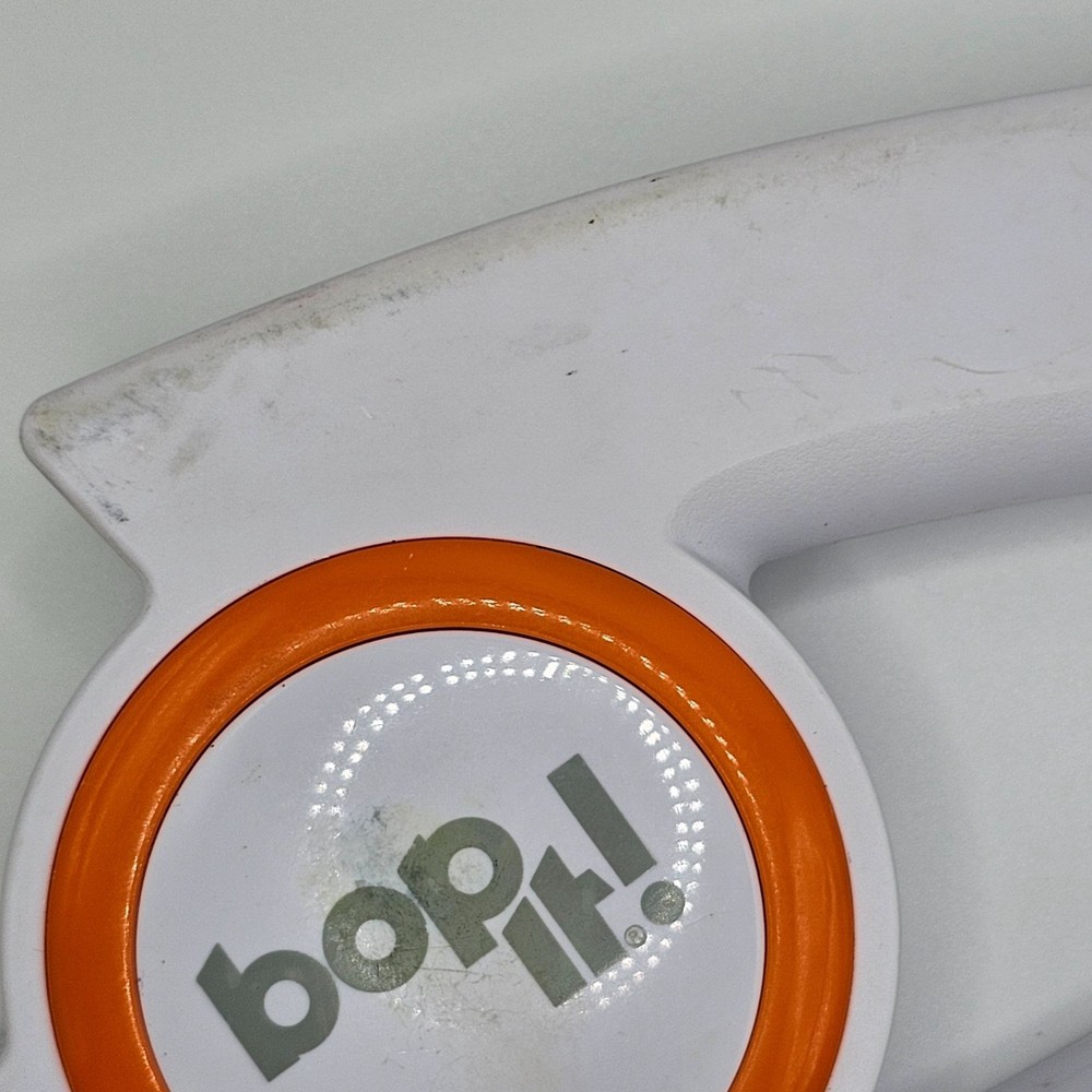 Hasbro Bop It 2018 Classic Reflex Handheld Electronic Game