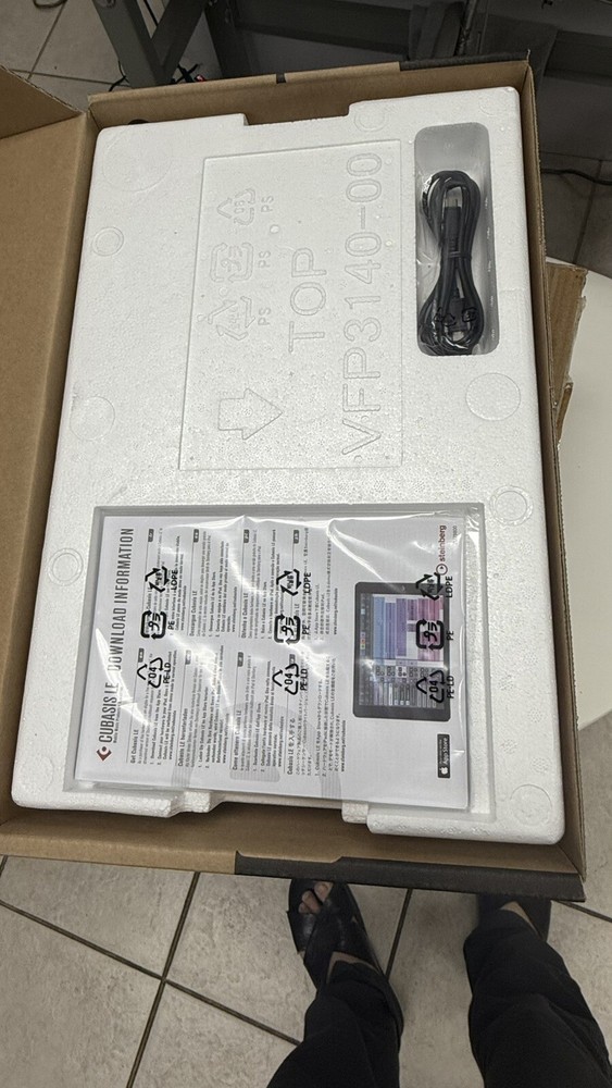 Yamaha AG08 8-Channel Mixer/USB Interface for Mac/PC White