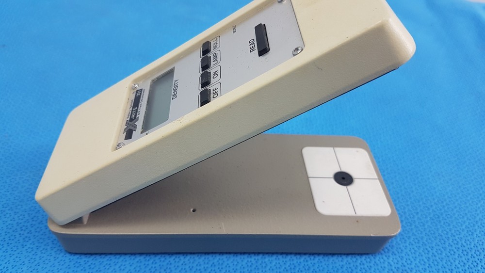 X-Rite 331 Transmission Densitometer – Battery Operated Precision Measuring Devi