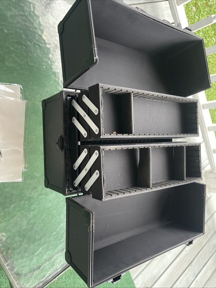 Essential Pro Large Makeup Train Case Make Up Organizer. Travel Case .