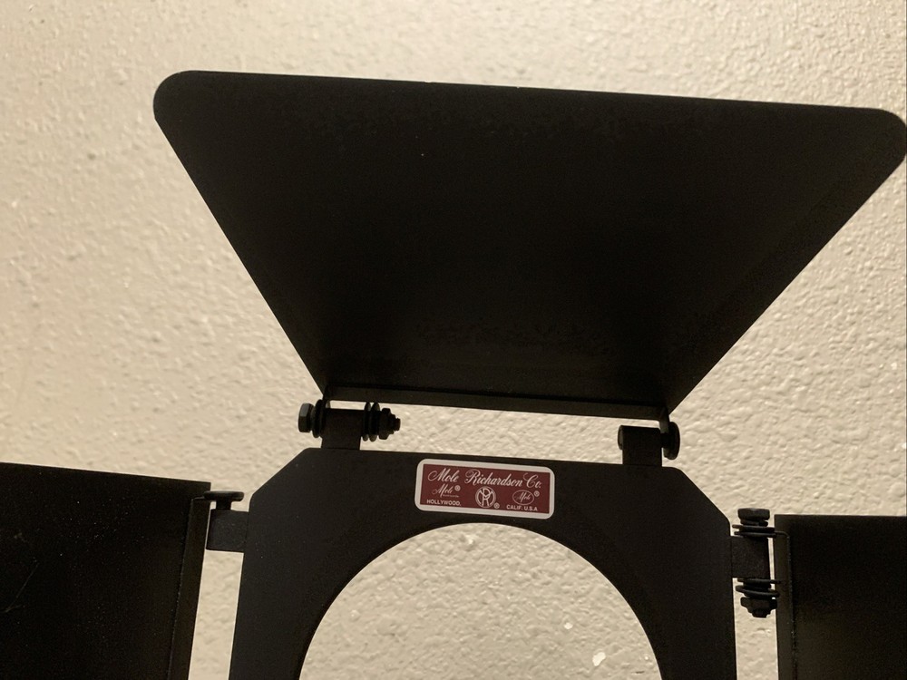 Mole Richardson Barn Doors Light Shield, Mini. With A Chain And Hook